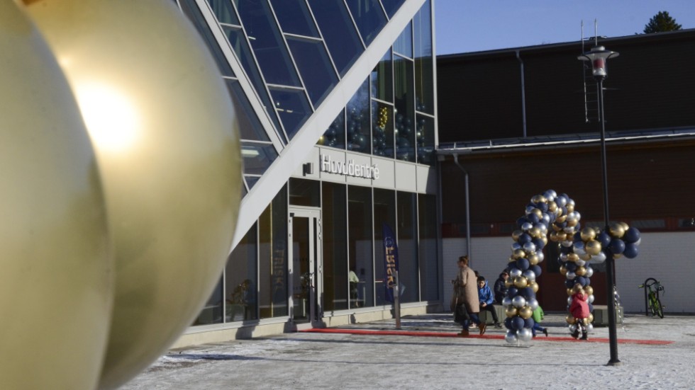 Sporthallen Multum har varit öppen sedan i januari. Men det var på lördagen som den invigdes med öppet hus. Besökare fick se sig om i hallen och testa på olika aktiviteter, såsom enhjuling, akrobatik och att klättra på klättervägg.