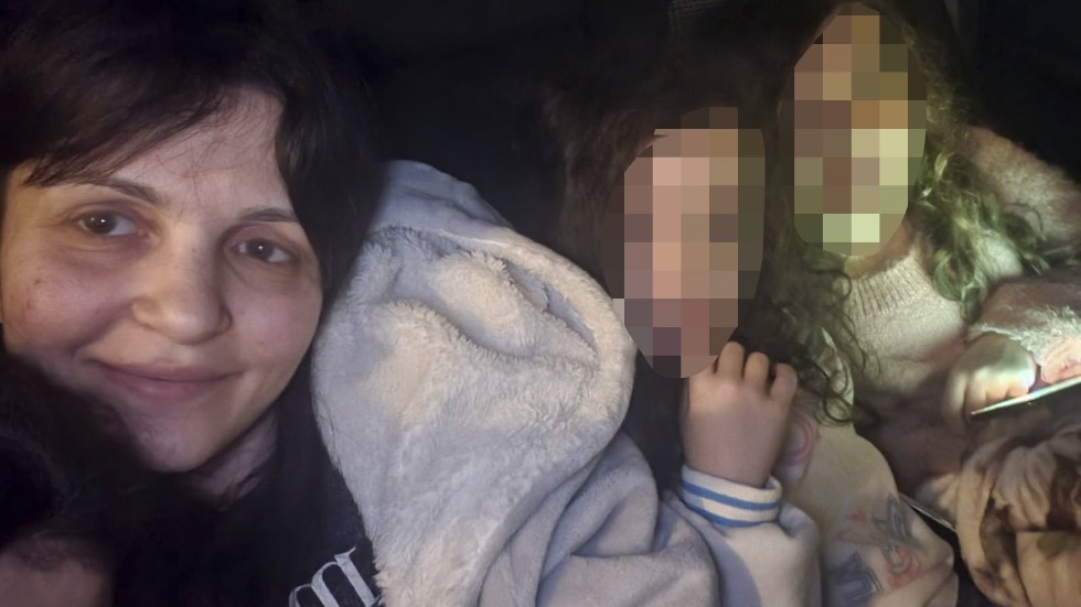 Layla Hasso och hennes tre döttrar tillbringade merparten av måndagen i familjens bil.