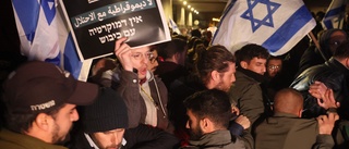 Tiotusentals i protester mot Israels regering