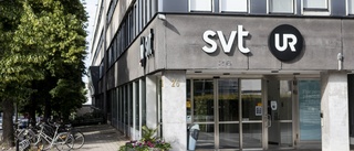 Blodröd färg kastad mot SVT:s entré