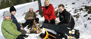 Tomt i backarna trots snö