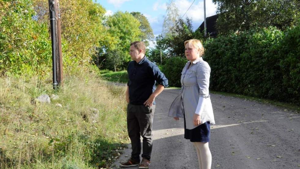 Daniel Hedman och Josephina Wesström Juhlin valde att bo på landet för att komma nära naturen. Nu hotas idyllen av planerna på en vindkraftspark alldeles i närheten av deras gård..
