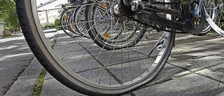 Sönderskurna cykeldäck i Sala backe