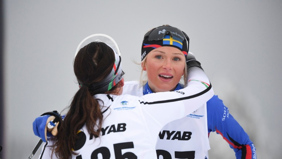 Charlotte Kalla och Frida Karlsson efter Sverigepremiären i november. Arkivbild.