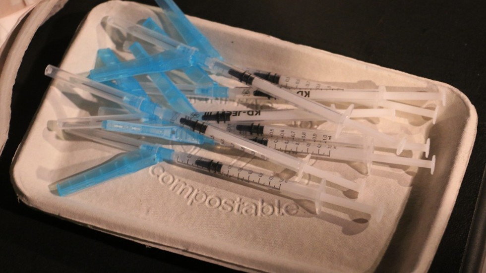 Trypanofobi, överdriven rädsla för sprutor, verkar inte vara något som är vanligt bland sörmlänningarna. Tvärtom visar sig efterfrågan på årets satsning på tre vaccinsprutor vid samma besök vara väldigt populärt. 