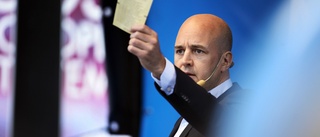 Reinfeldt spelar ett högt spel