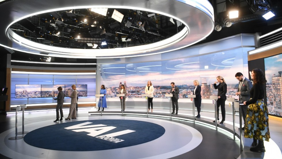 Uppfriskande var också att TV4 valde bort den tröttsamma blockuppdelningen och lät partiledarna stå lite hur som.