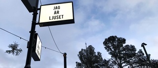 En ljusskylt med ljust budskap