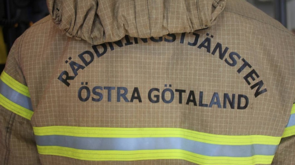 Katten vistades i den brandhärjade lokalen men räddningstjänsten lyckades rädda den. 