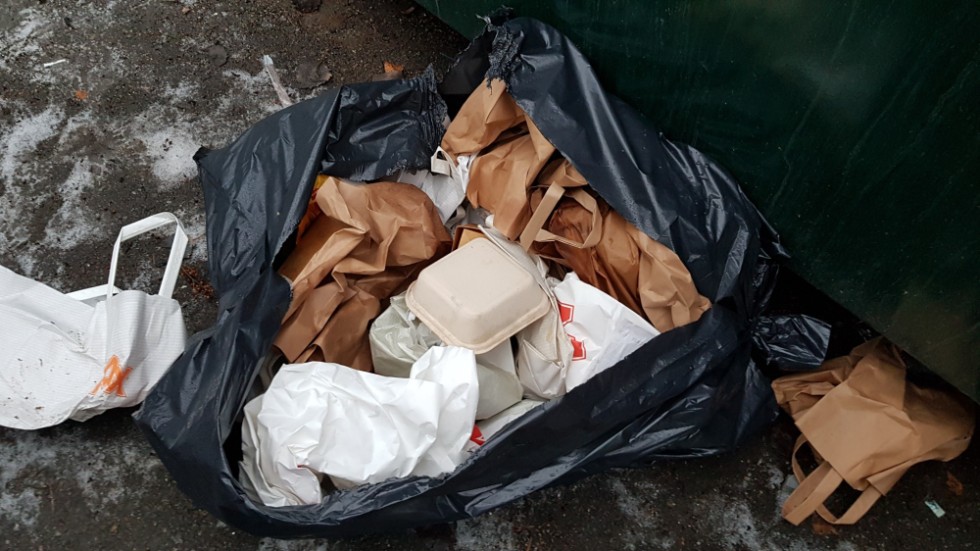 Skräp dumpades i Råsbråten men också adresserade paket. Genrebild.