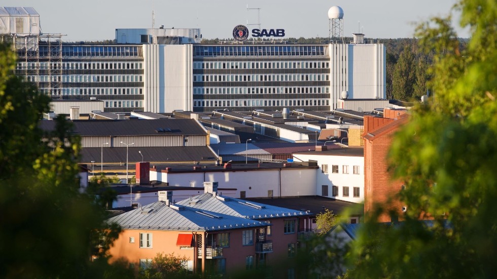 En 42-årig man är misstänkt för att ha fotat och filmat inne på Saabs område i Tannefors. 