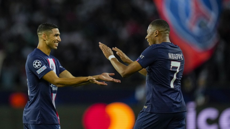 Achraf Hakimi och Kylian Mbappé är vänner i PSG. Nu möts de. Arkivbild.