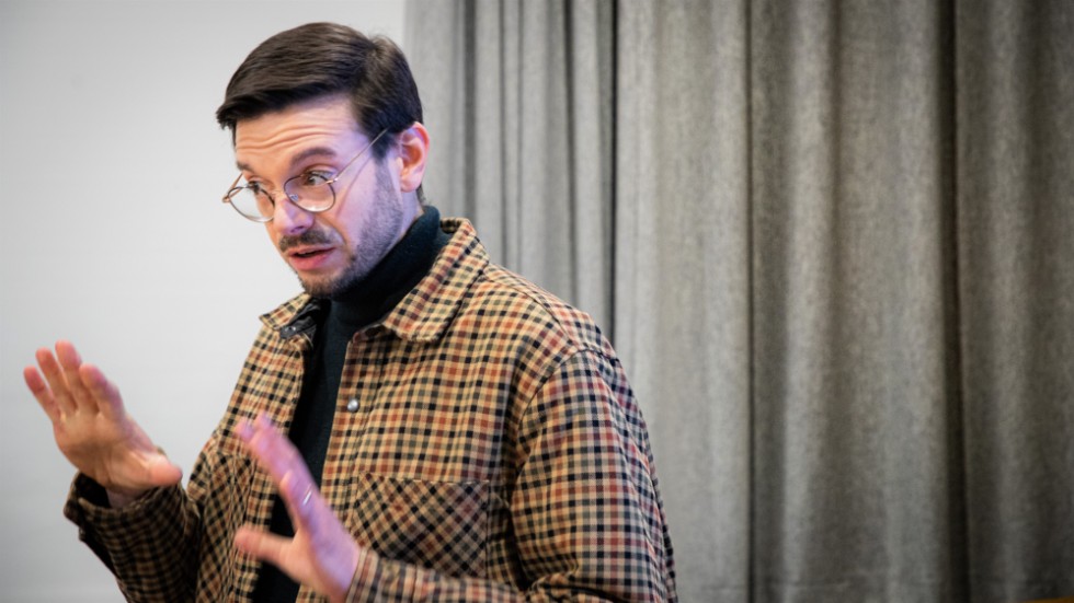 På torsdag ska barn- och ungdomsnämnden, med ordförande Elias Aguirre (S), fatta beslut om de många skolnedläggningarna i Linköping. Mötet kommer att hållas vid Linköpings stadshus.