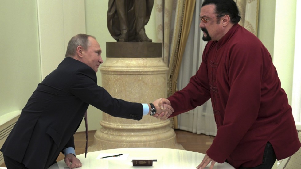 Vladimir Putin och Steven Seagal 2016. Arkivbild.