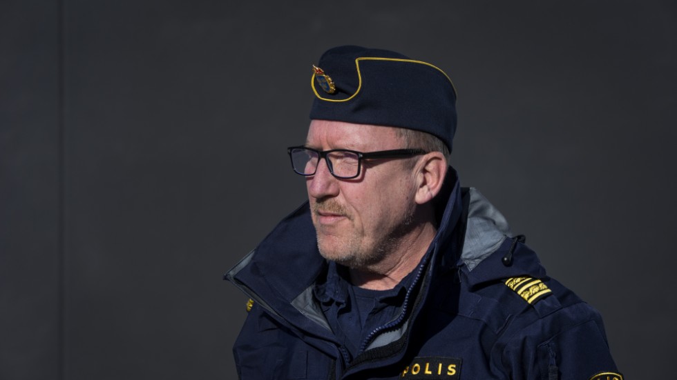 "Det ligger inom ramen för den utredning som bedrivs så det kan vi inte uttala oss om". Peter Wahlberg, områdeschef för polisen i Norrköping, angående omständigheterna kring knivattacken mot en polis under måndagen.