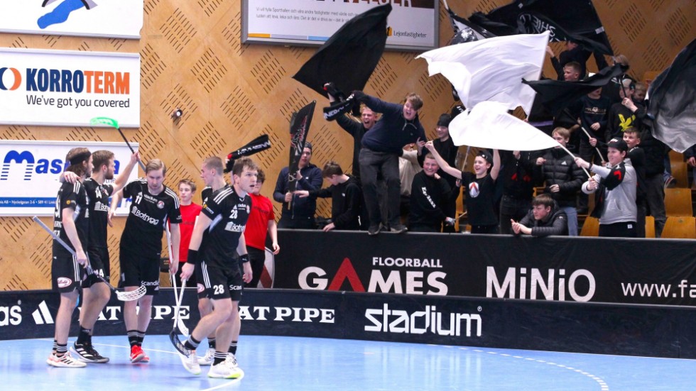 Libks hemmaklack, The Black Shield, har många halsar att få igång ikväll när Sporthallen är näst intill slutsåld till SSL-slutspelet.