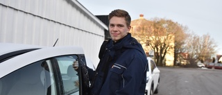 Charlie, 20, om hemtjänstjobbet: "Är nästan som hobby"