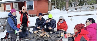 Grillkorv i solen på Bastuholmen