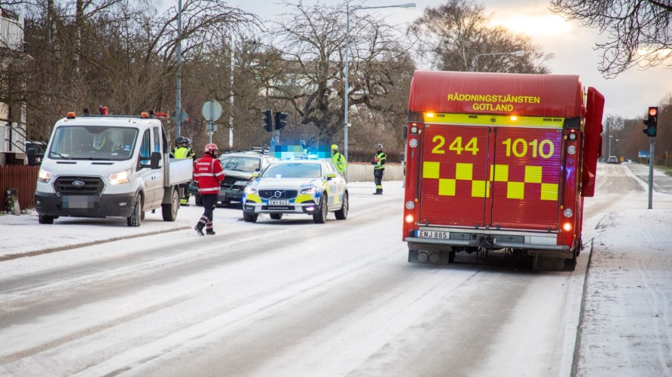 Olyckan inträffade i korsningen Söderväg-Gutevägen i Visby.