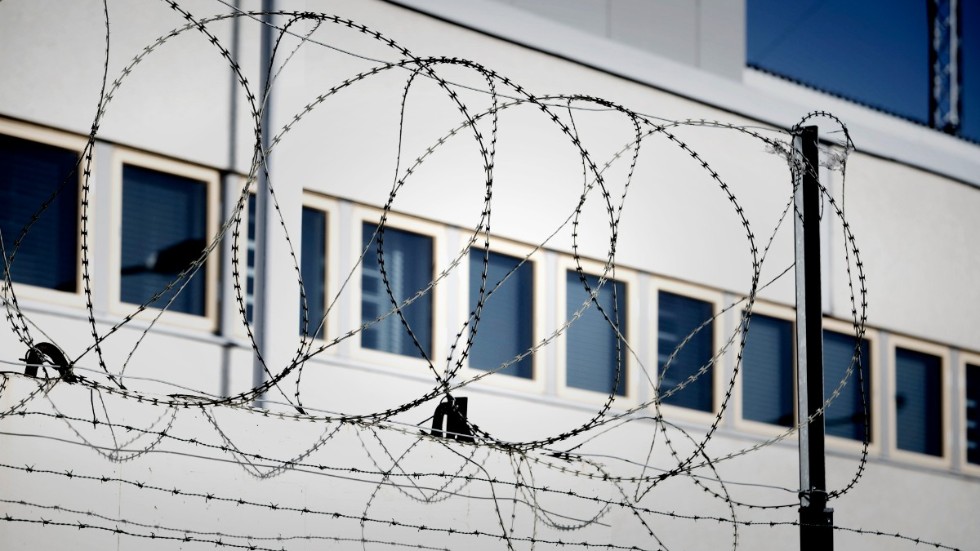 En man i 30-årsåldern häktades under söndagen misstänkt för narkotikabrott.