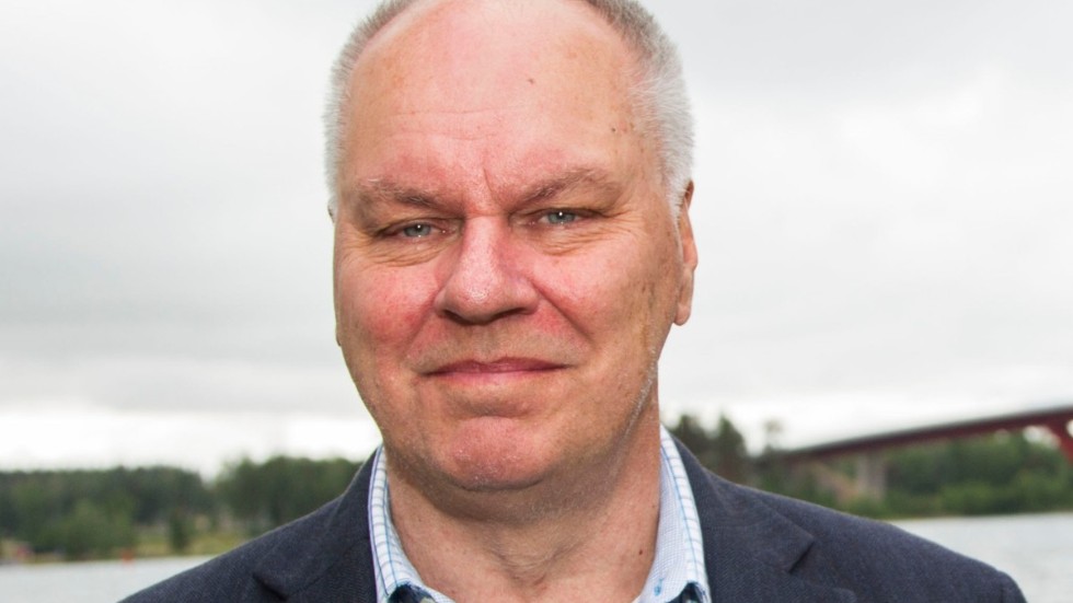 Kjell Fransson, vice ordförande i Liberalerna Östergötland, säger att Reidar måste lämna alla förtroende poster. Kompromissen att han skulle sitta kvar som ordförande i samhällsplaneringsnämden ger han inte mycket för. "Det var ett bättre beslut de tog igår" säger han.