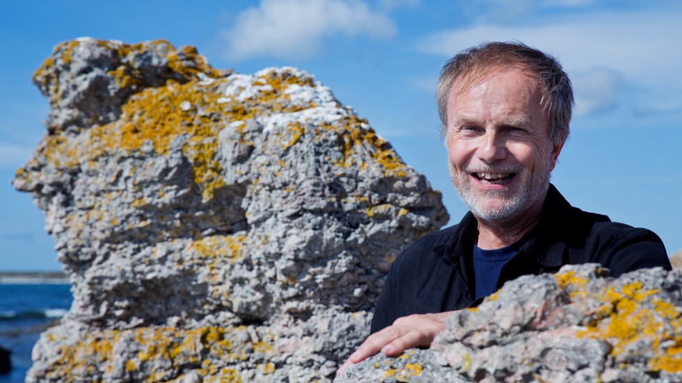 Resejournalisten Per J Andersson har skrivit boken om drömöarna som delvis handlar om Gotland. I förordet beskriver han sig som en nesofil, vilket betyder öälskare. Själv bor han på ön Södermalm i Stockholm.