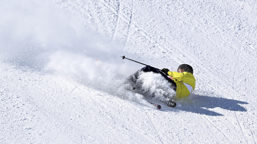 Det blev platt fall för Oliwer Magnusson (bilden) och de andra svenska freeskiingherrarna i torsdagens världscuppremiär i big air. Arkivbild.