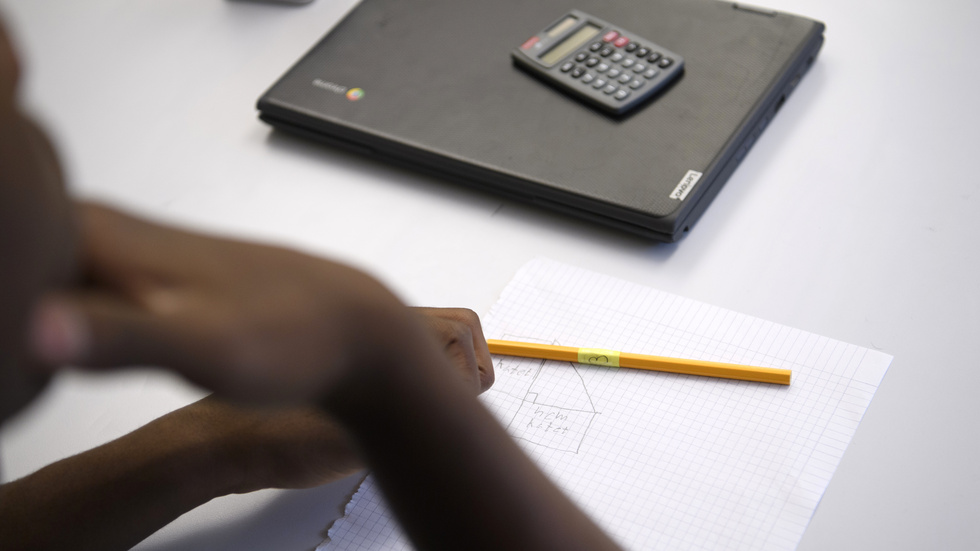 Skribenten vill ha fler muntliga prov i skolan, eftersom alla inte fixar skriftliga prov lika bra.