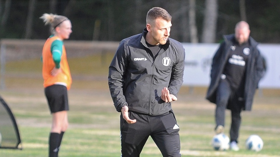 Två säsonger som tränare för IK Tun blev det för Hampus Dahlström. Nu söker han en ny utmaning.
