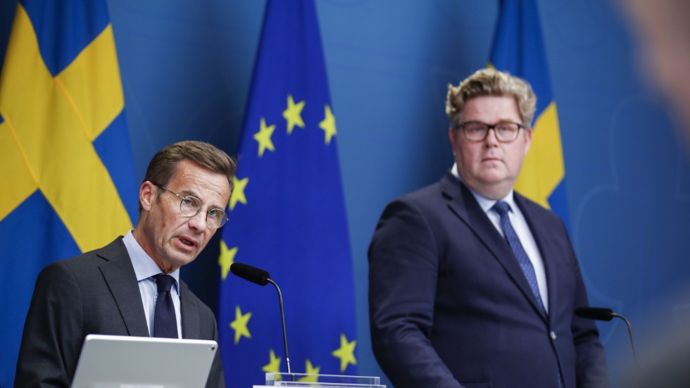 Statsminister Ulf Kristersson (M) och justitieminister Gunnar Strömmer (M) på pressträff.