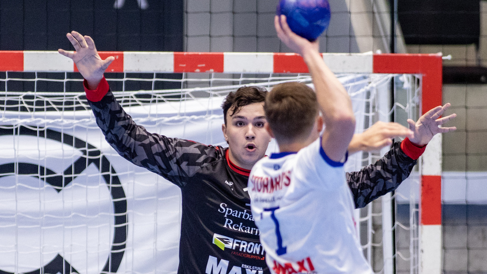 Marko Roganovic i Guifs mål skadade ena knät i slutet av den första halvleken. Eskilstunalget föll ihop fullständigt efter det och föll med nio måls marginal.