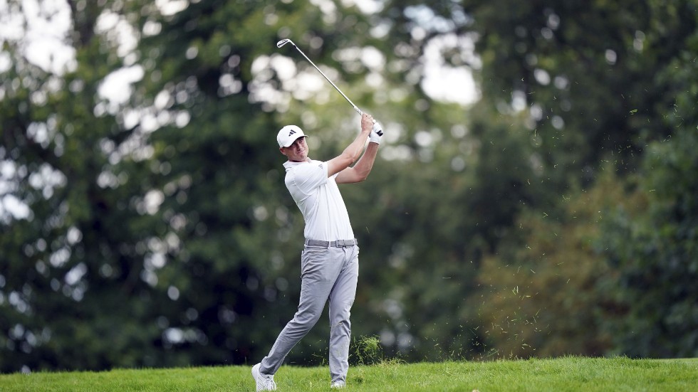 Ludvig Åberg fortsätter att spela strålande golf. Efter två dagars spel på klassiska Wentworth är han i delad ledning med Sebastian Söderberg.