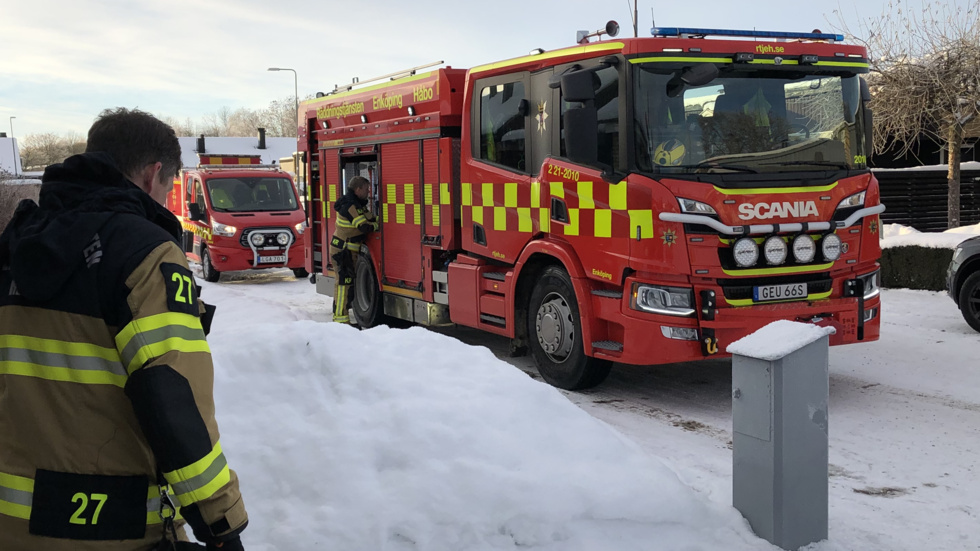 Räddningstjänsten larmades av förbipasserande. Ägaren var inte hemma.