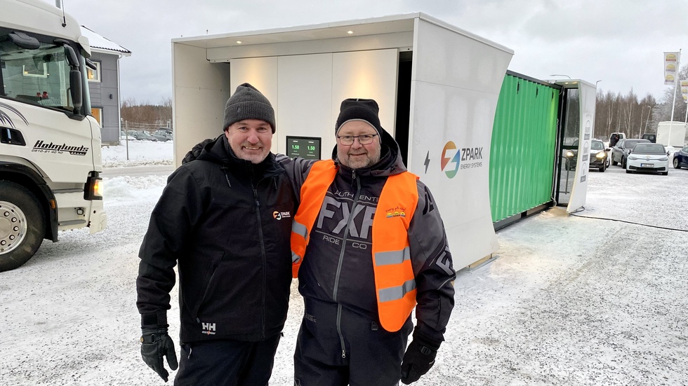 Både Andreas Lundqvist, säljchef vid Zpark Energy Systems AB i Luleå och Roland Skoog, ägare av Skoogs bränsle är nöjda med samarbetet. "Produktionen sker till stor del i Norrbotten och det är vi extra glada över" säger Skoog.