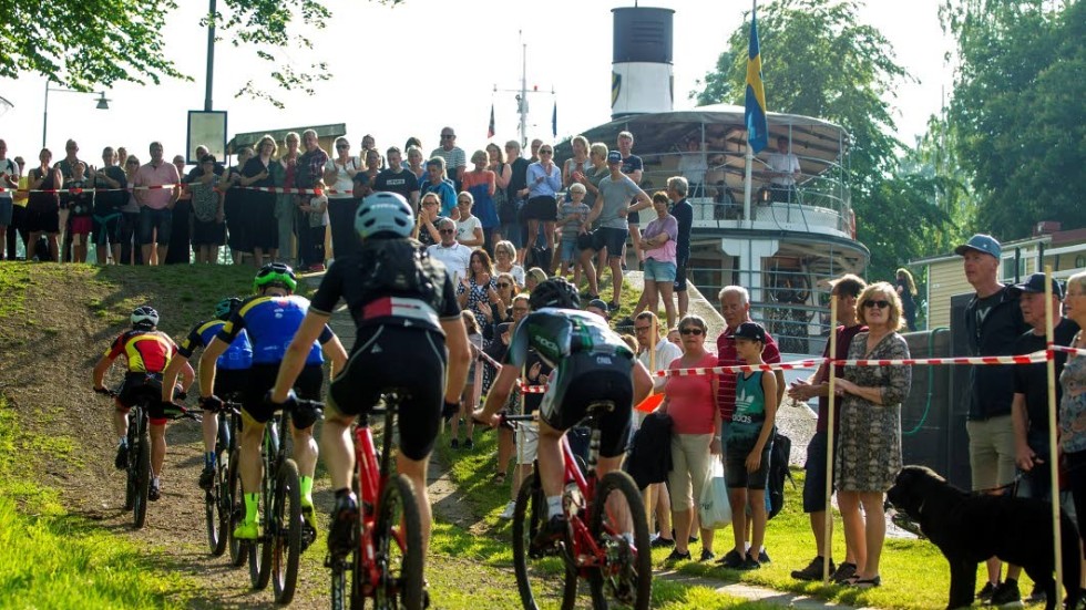 Sträckan vid Borenshults slussar är en av dem med mest publik under MTB-Vättern. 