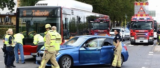 21 skolbarn i trafikolycka med buss