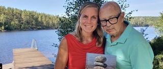 Johanna skrev en bok tillsammans med sin pappa • "Det är hans idé i grunden"