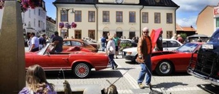 Veteranbilar intog Stora torget