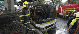 Många befaras döda i skolbussbrand