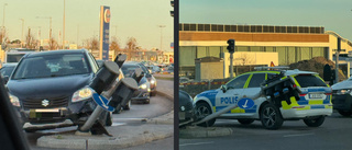 Bilist körde ner trafikljus i korsning: "Välj en annan väg"