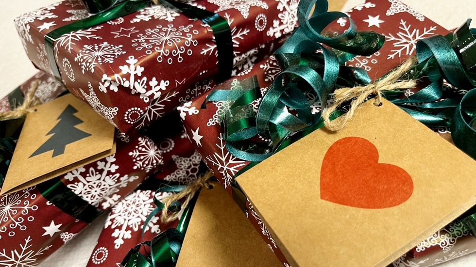 Vi har gömt sex julklappar i kommunen. 