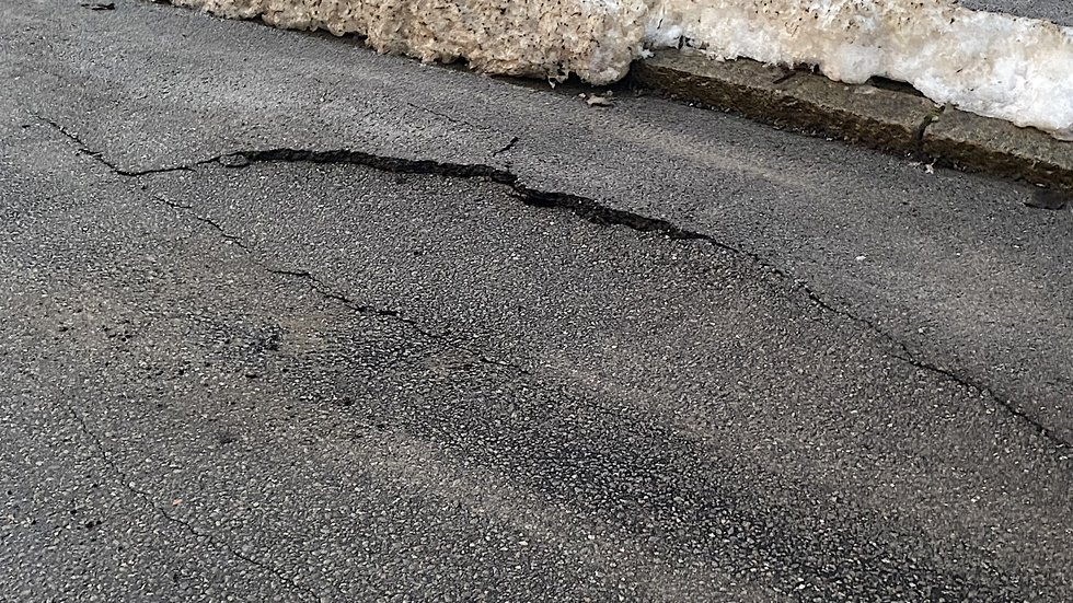 En vattenläcka uppstod på Lustigkullevägen under torsdagskvällen. Motala kommun planerar åtgärd under fredagen.