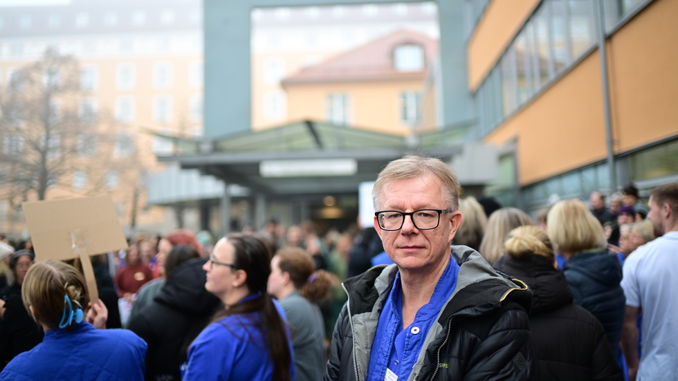 Wojciech Skup, överläkare på Säs, under en demonstration mot journalsystemet Millennium.