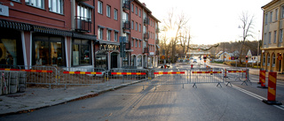 Centrala gatan i Motala avstängd efter vattenläcka