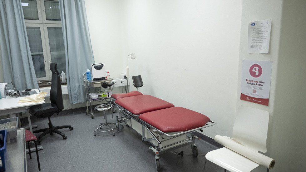 "I en komplex verksamhet kan tekniska eller mänskliga faktorer ibland leda till misstag. Dessa kan leda till allvarliga konsekvenser för den enskilde patienten och deras tillvaro. Det måste vi ha den största respekten inför", skriver Mattias Adolfson (S), hälso- och sjukvårdsberedningens ordförande hos region Kalmar län. 
