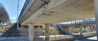 Köra på järnvägsbron borde rubriceras som brott