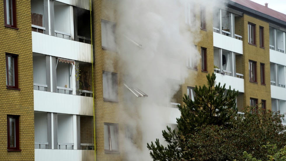 Explosionen ledde till flera bränder och omfattande rökutveckling.