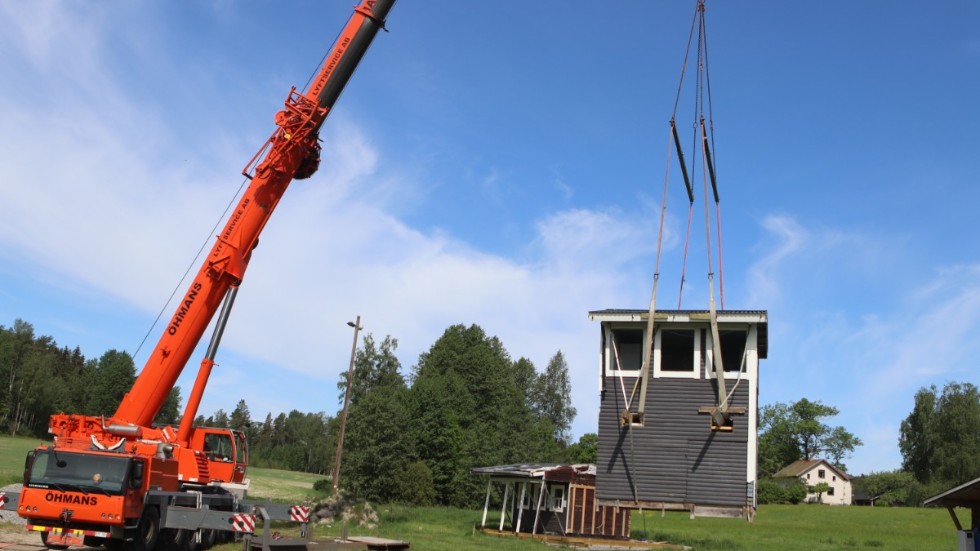 Här transporteras lifthuset, som väger 13 ton.