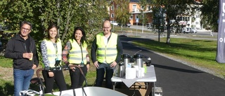 Ny gång- och cykelväg invigd – förbipasserande bjöds på fika: "Vägen verkar vara efterlängtad"