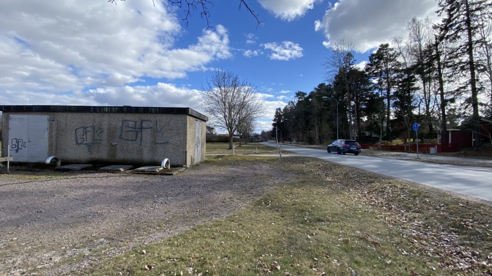 Det var när första schaktet in till pumpstationen skulle grävas som hålet plötsligt blev en bassäng.